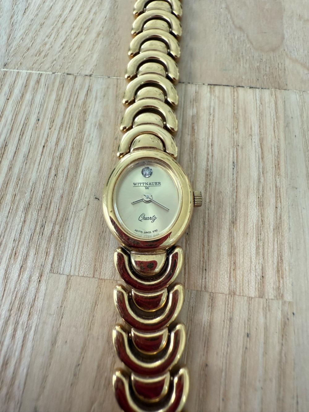 Wittnauer ladies oval gold tone dress watch NEW BATTERY
